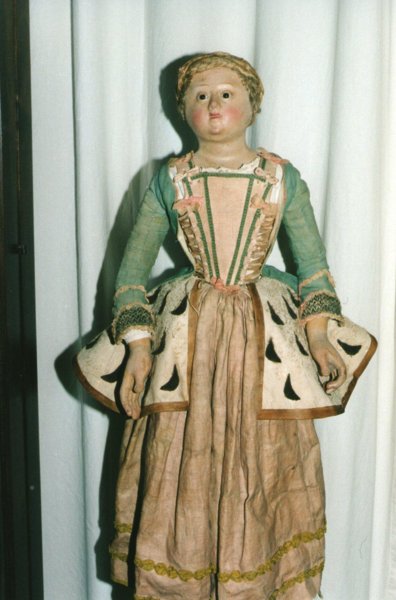 statua del presepe restaurata